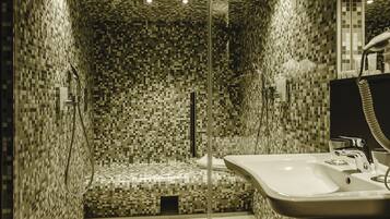 Suite (Hammam) | Bagno | Doccia, set di cortesia gratuito, asciugacapelli, pantofole