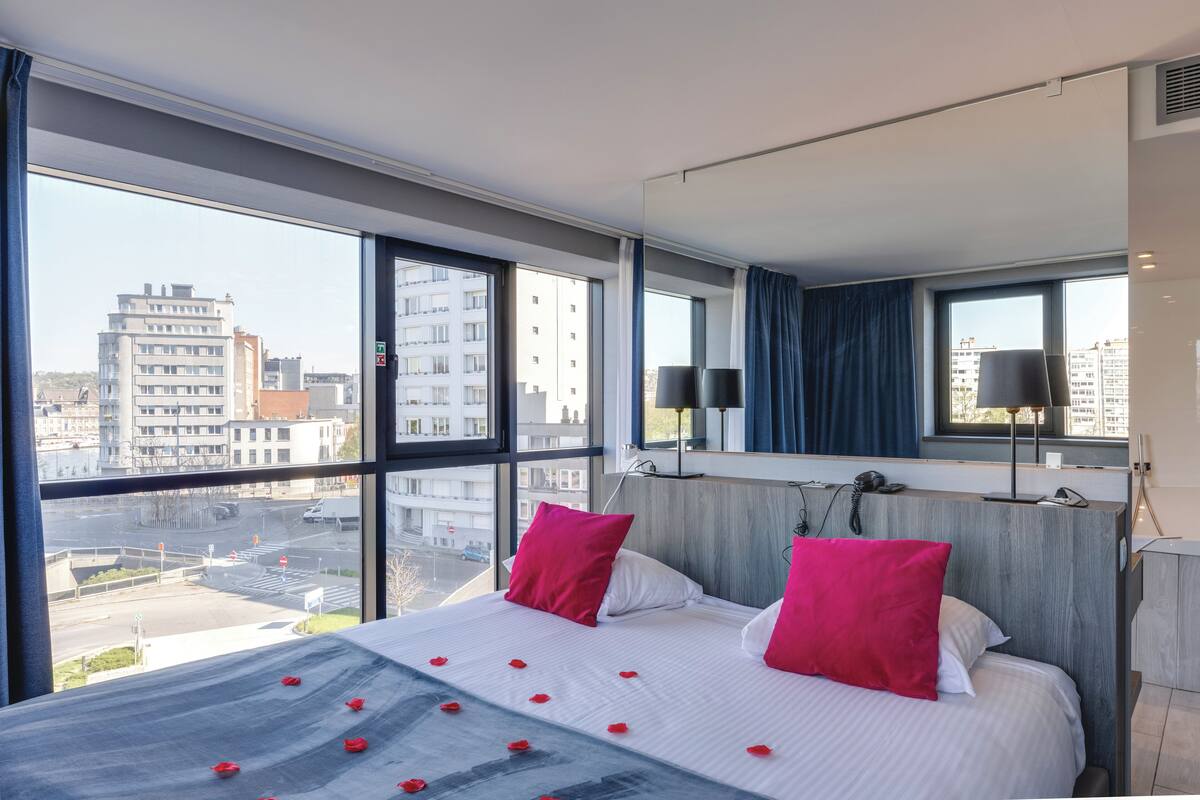 honeymoon suite, 1 bedroom | minibar, blackout curtains, soundproofing, free wifi