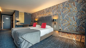 Minibar, blackout curtains, soundproofing, free WiFi
