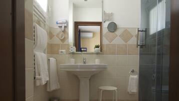 Chambre Double Classique, 1 chambre | Salle de bain