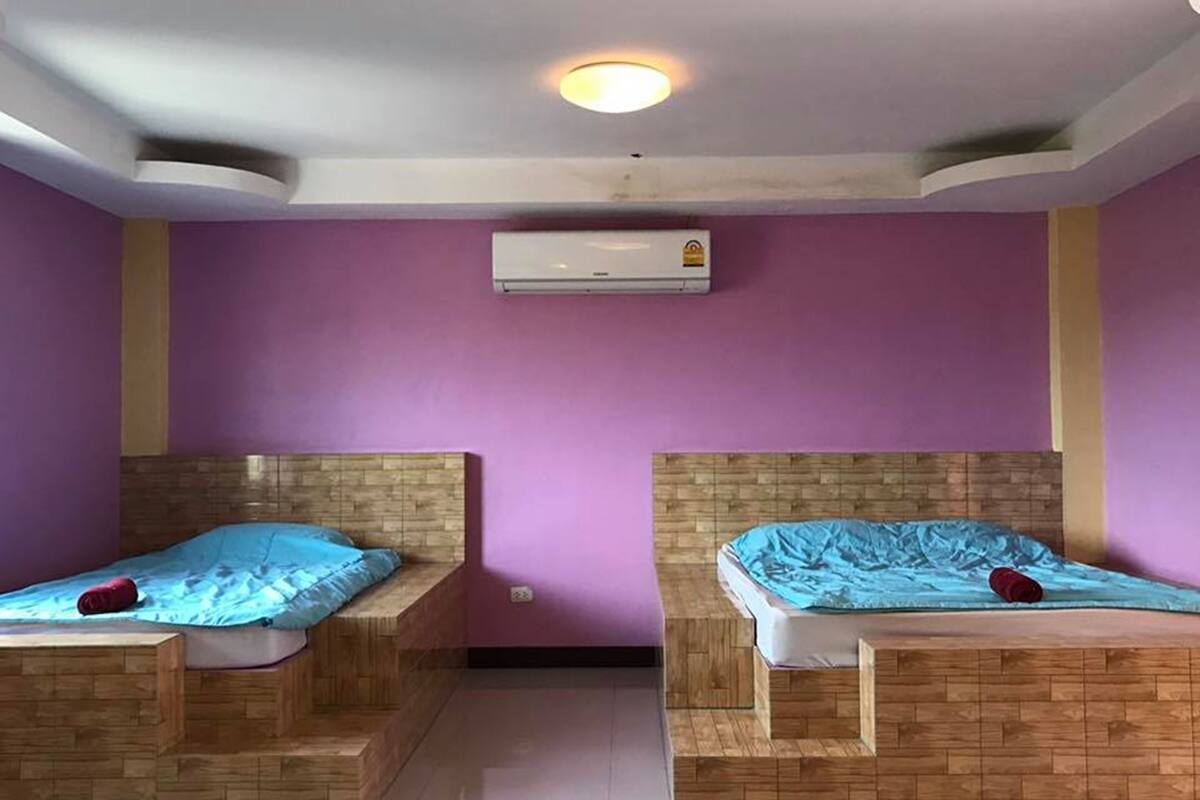 Rollaway beds, free WiFi