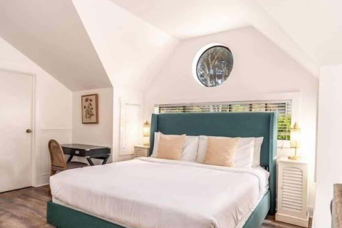 Suite « Premier », 1 très grand lit, patio, vue mer