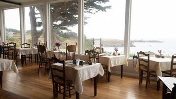 Petit déjeuner buffet compris tous les jours