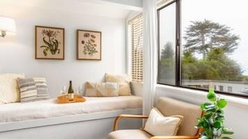 Suite Tradition, 1 trÚs grand lit, patio | Literie de qualité supérieure, rideaux occultants