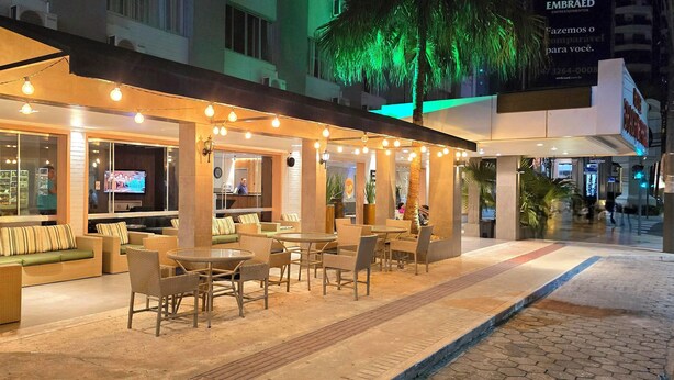 Front of property – evening/night - Hotel Gracher Praia (Balneário Camboriú)