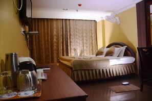 Phòng đôi hoặc 2 giường đơn Executive, 1 giường cỡ king, hút thuốc | Bàn, phòng cách âm, giường gấp/giường phụ (phụ phí) 
