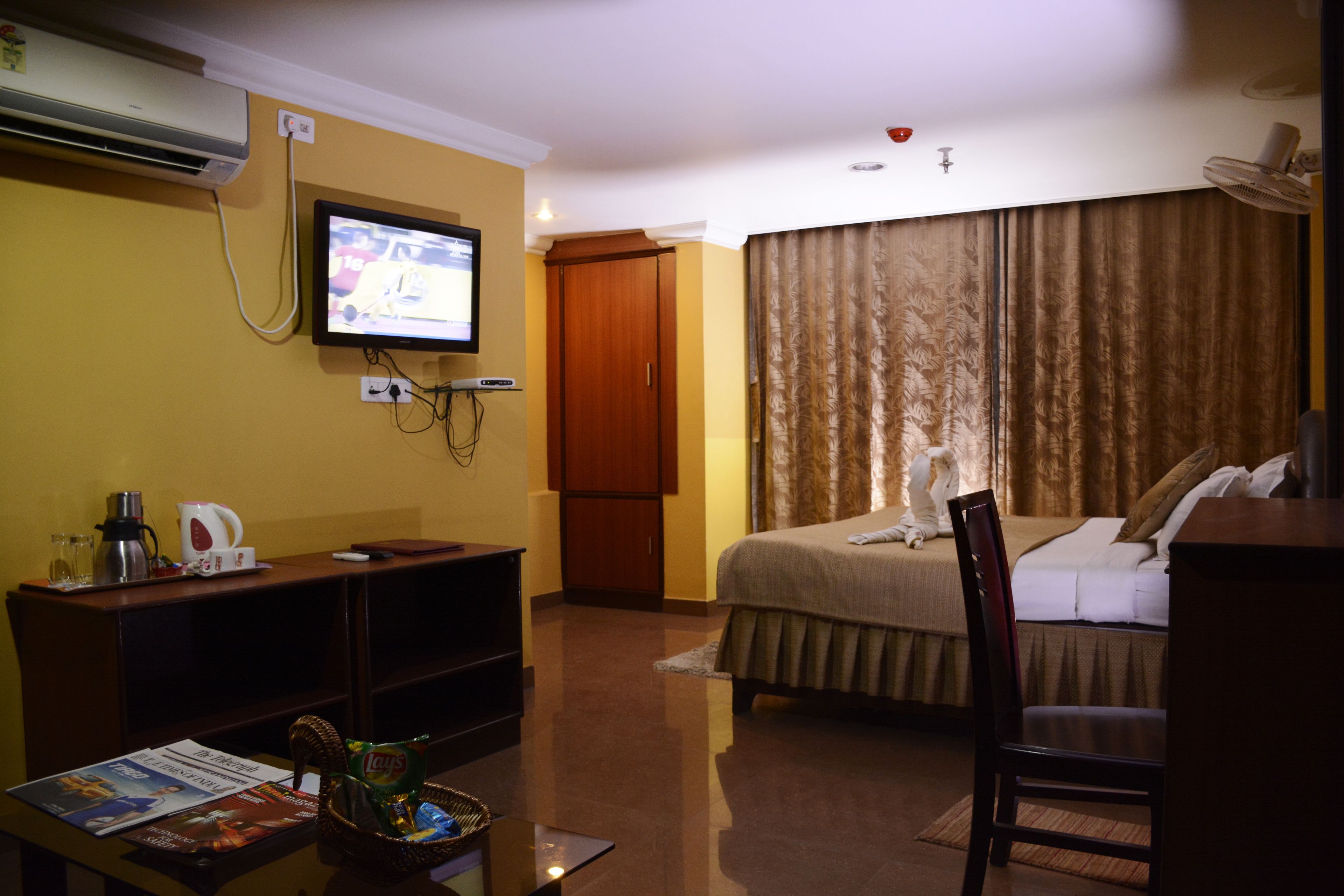 Executive Double or Twin Room, 1 King Bed, Smoking | Desk, soundproofing, rollaway beds, free WiFi