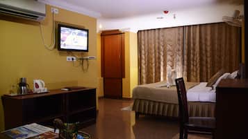 Executive Double or Twin Room, 1 King Bed, Smoking | Desk, soundproofing, rollaway beds, free WiFi