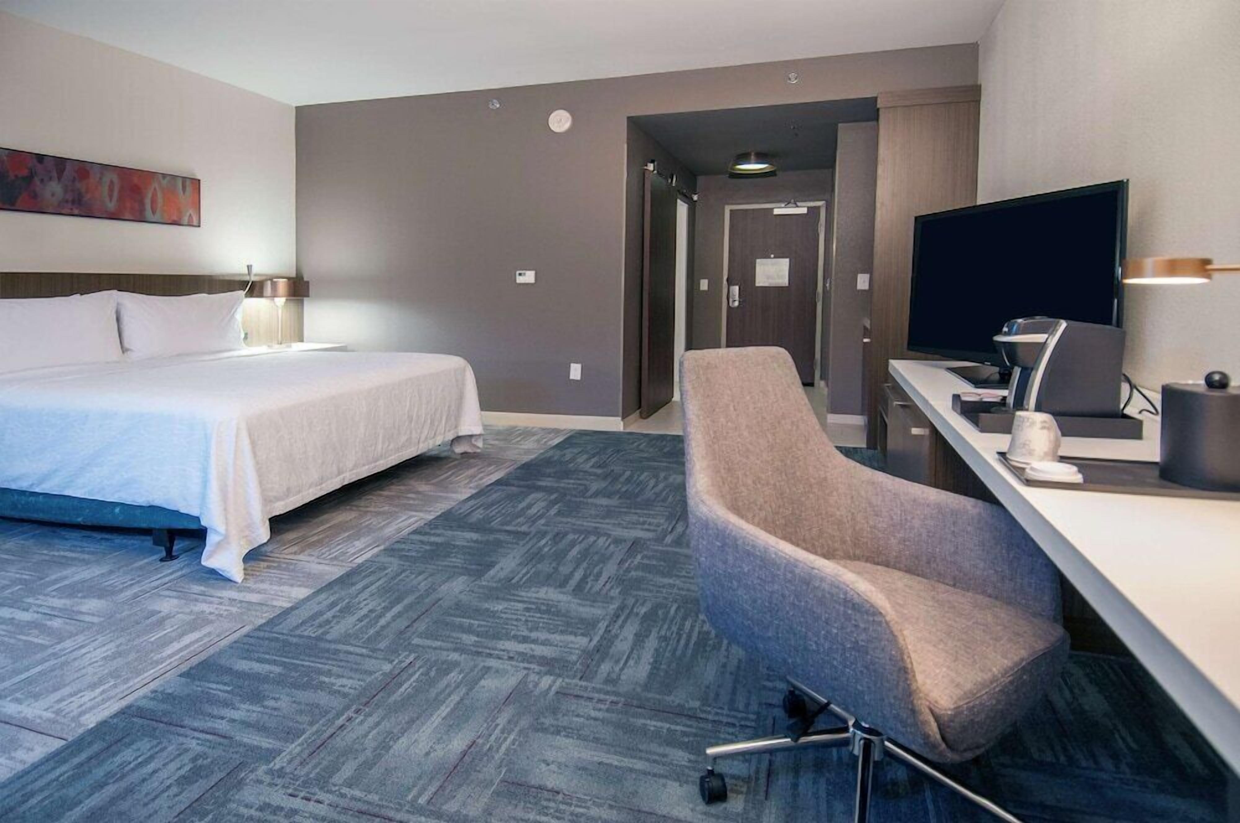 In-room safe, desk, iron/ironing board, cribs/infant beds