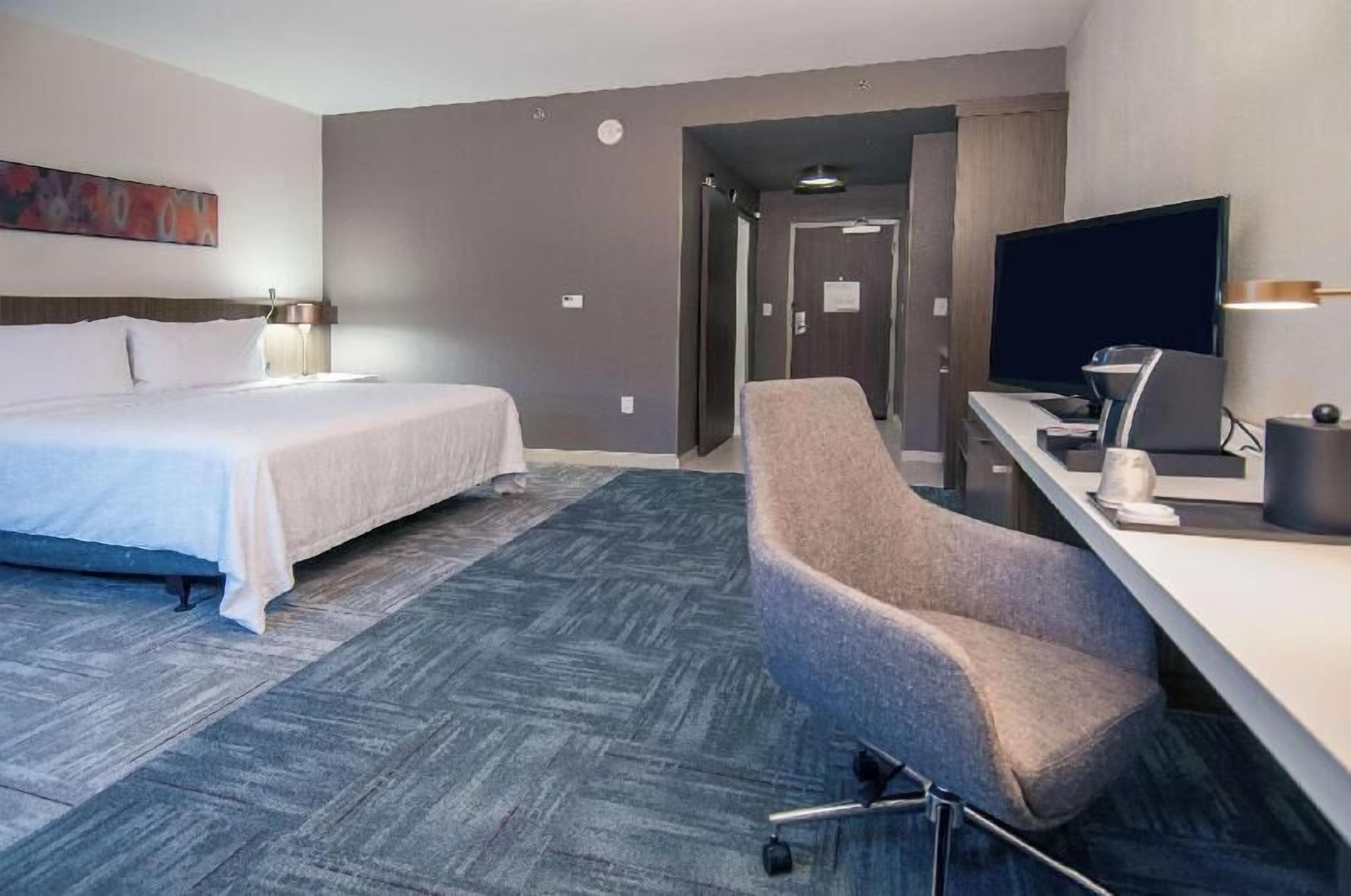 In-room safe, desk, iron/ironing board, cribs/infant beds