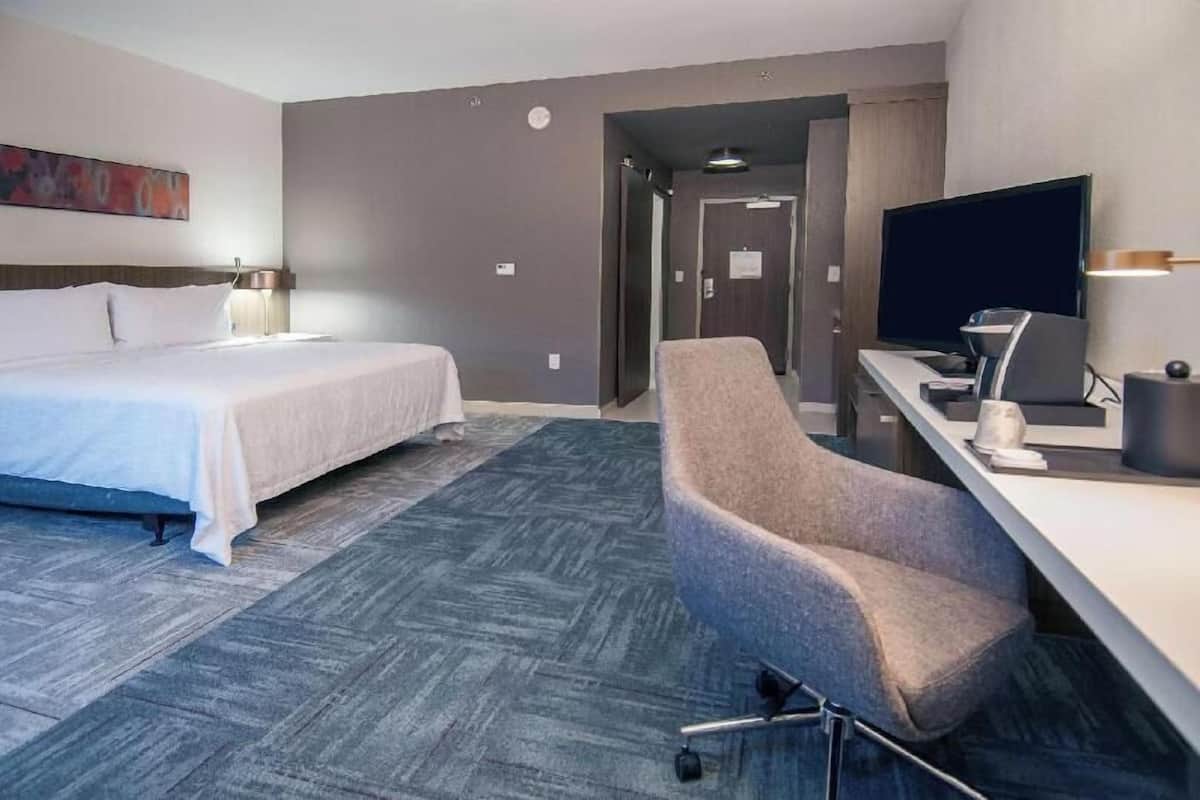 In-room safe, desk, iron/ironing board, cribs/infant beds