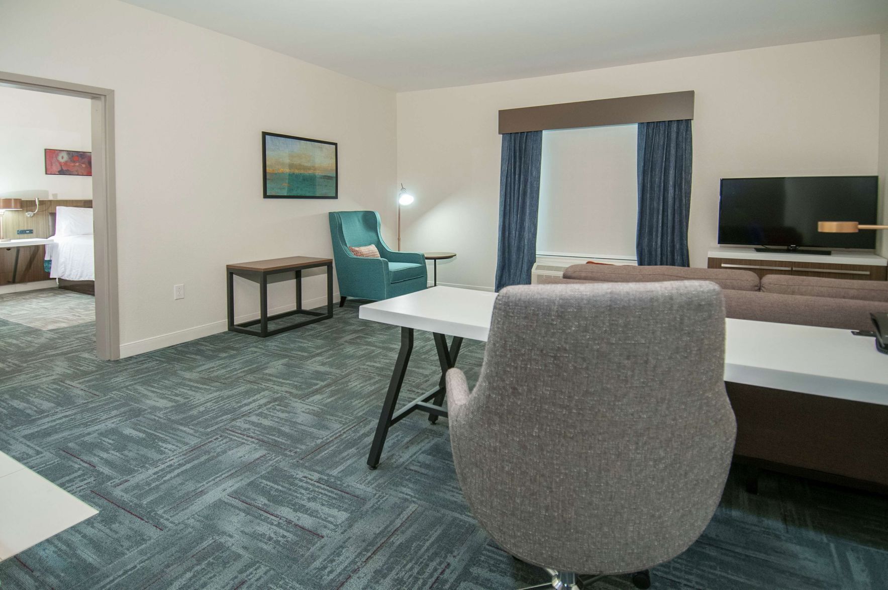 Living area | LCD TV, MP3 dock