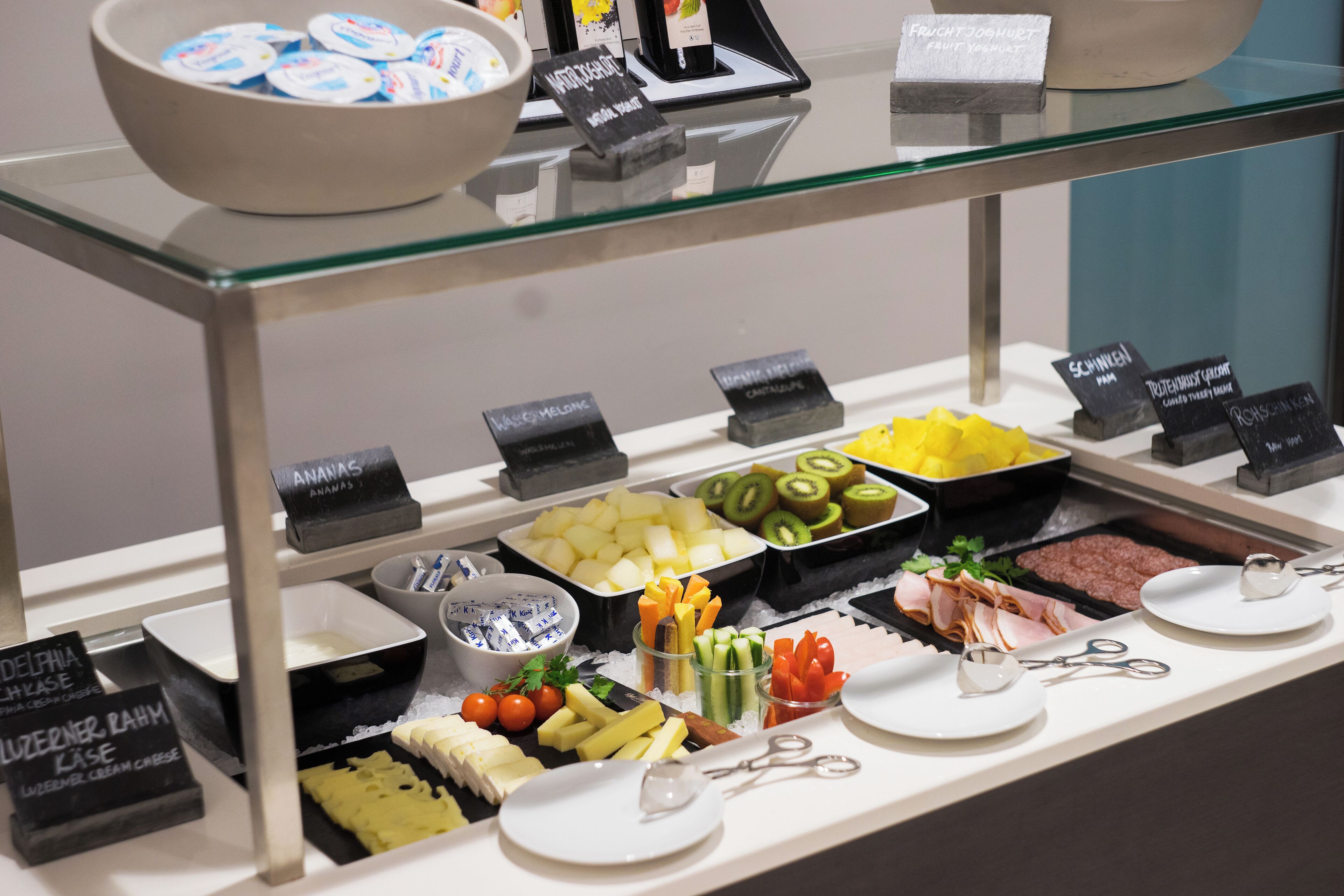 매일 뷔페 아침 식사 유료