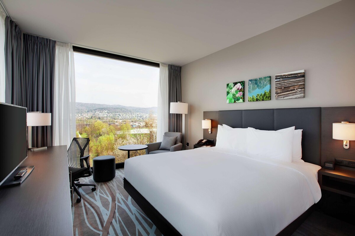 1 bedroom, Select Comfort beds, in-room safe, desk