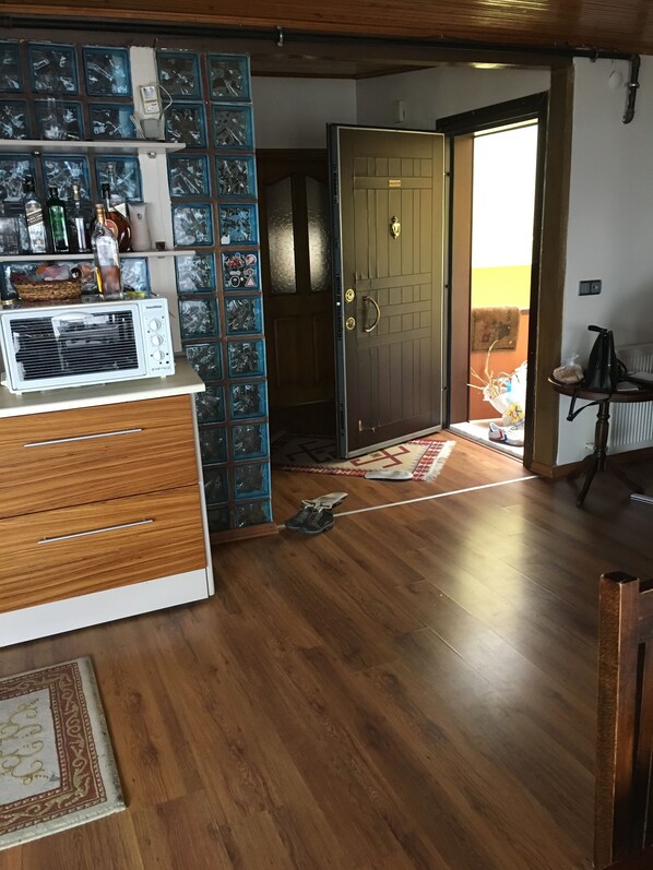 Loft, 2 Bedrooms | Desk, iron/ironing board, free WiFi