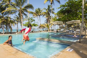 2 outdoor pools, open 9:00 AM to 9:00 PM, pool umbrellas, sun loungers - Hotel Chiniu (Dibulla)