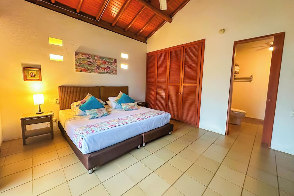 1 slaapkamer, luxe beddengoed, een kluis op de kamer