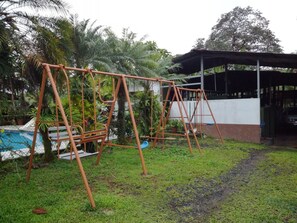 Children's play area - outdoor - Hospedaje Rural Villa Santiago (Rio Jimenez)