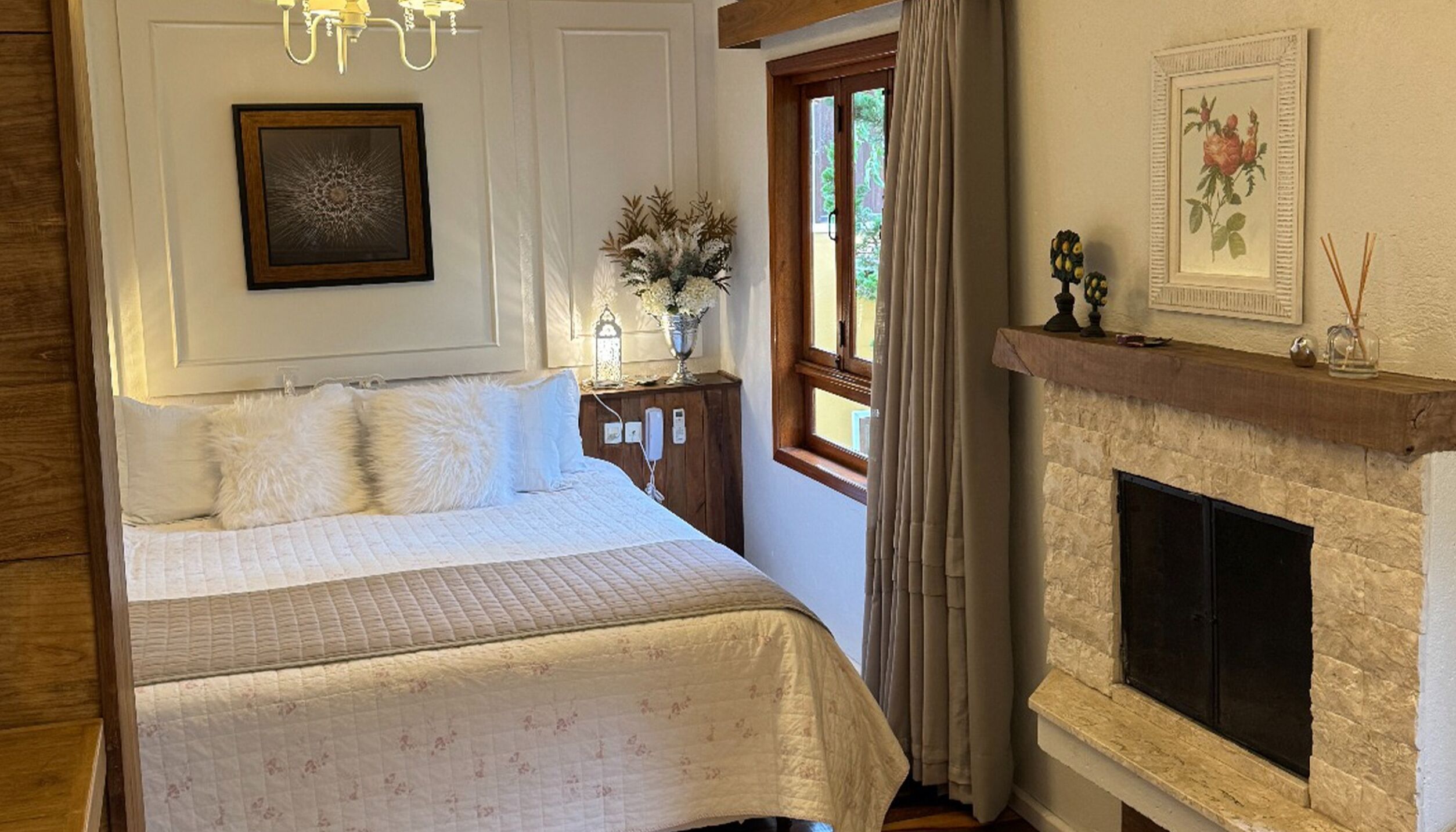 Romantic Cabin (Casal Super Luxo 3) | Premium bedding, minibar, individually decorated, individually furnished