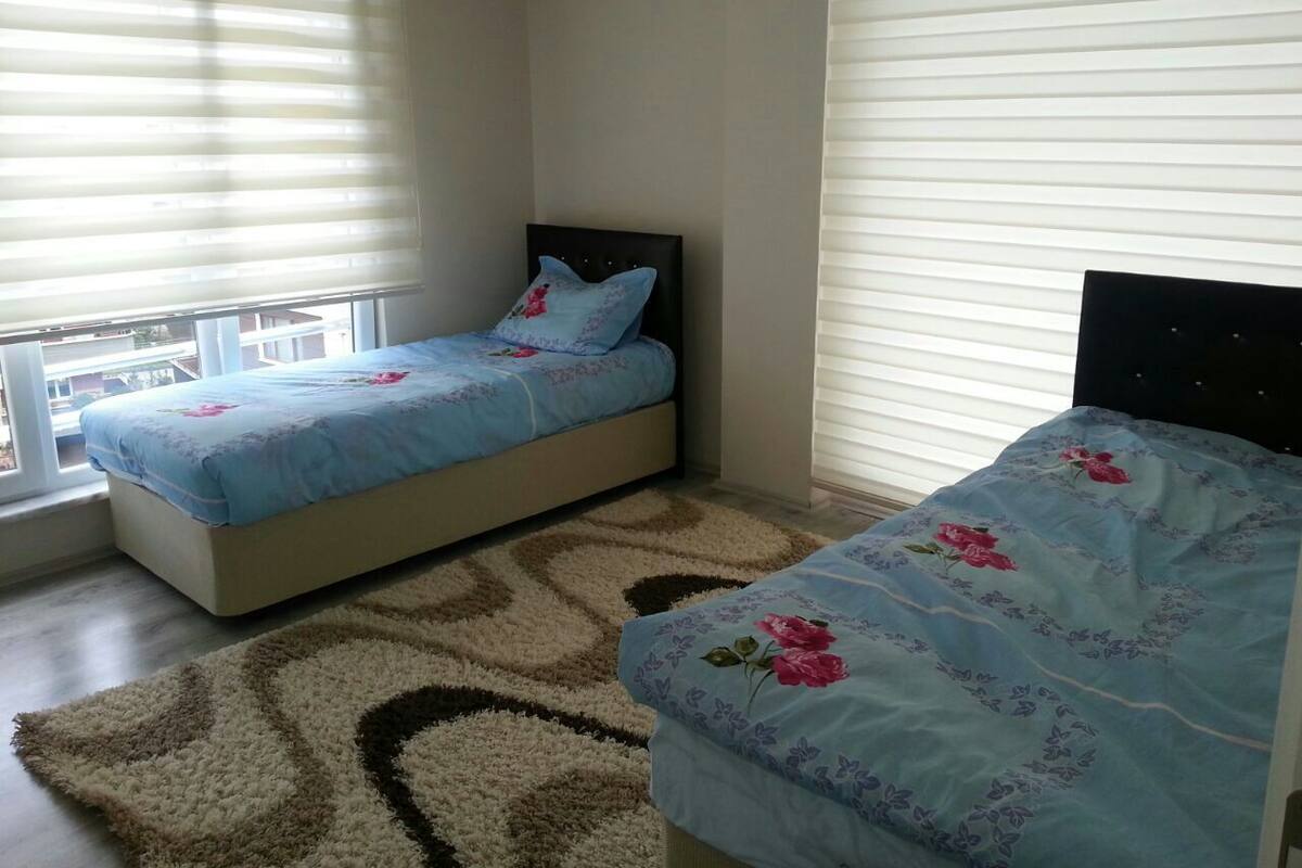 5 bedrooms, free WiFi, bed sheets