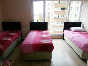 5 bedrooms, free WiFi, bed sheets