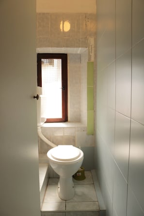 Basic Room, Mixed Dorm | Bathroom | Shower, towels