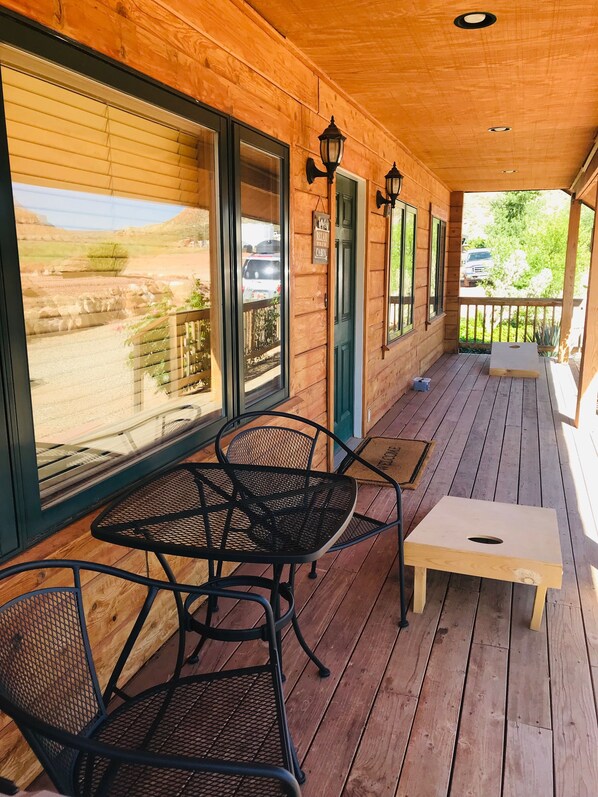 Comfort Cabin, 5 Bedrooms, Mountain View | Terrace/patio