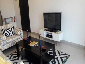 Flat-screen TV - Krypton Gardens (Accra)