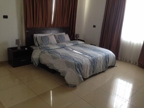 3 bedrooms, iron/ironing board, free WiFi, bed sheets - Krypton Gardens (Accra)