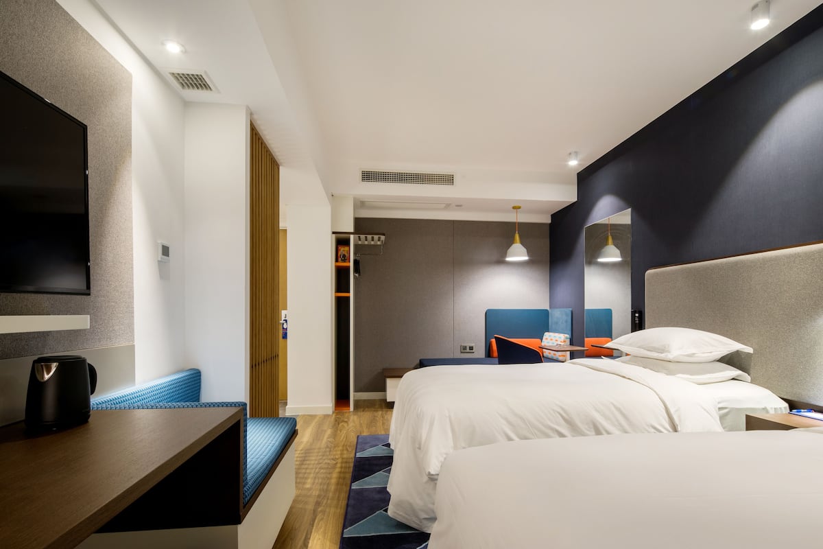 Standard Room, 2 Twin Beds | In-room safe, desk, laptop workspace, soundproofing