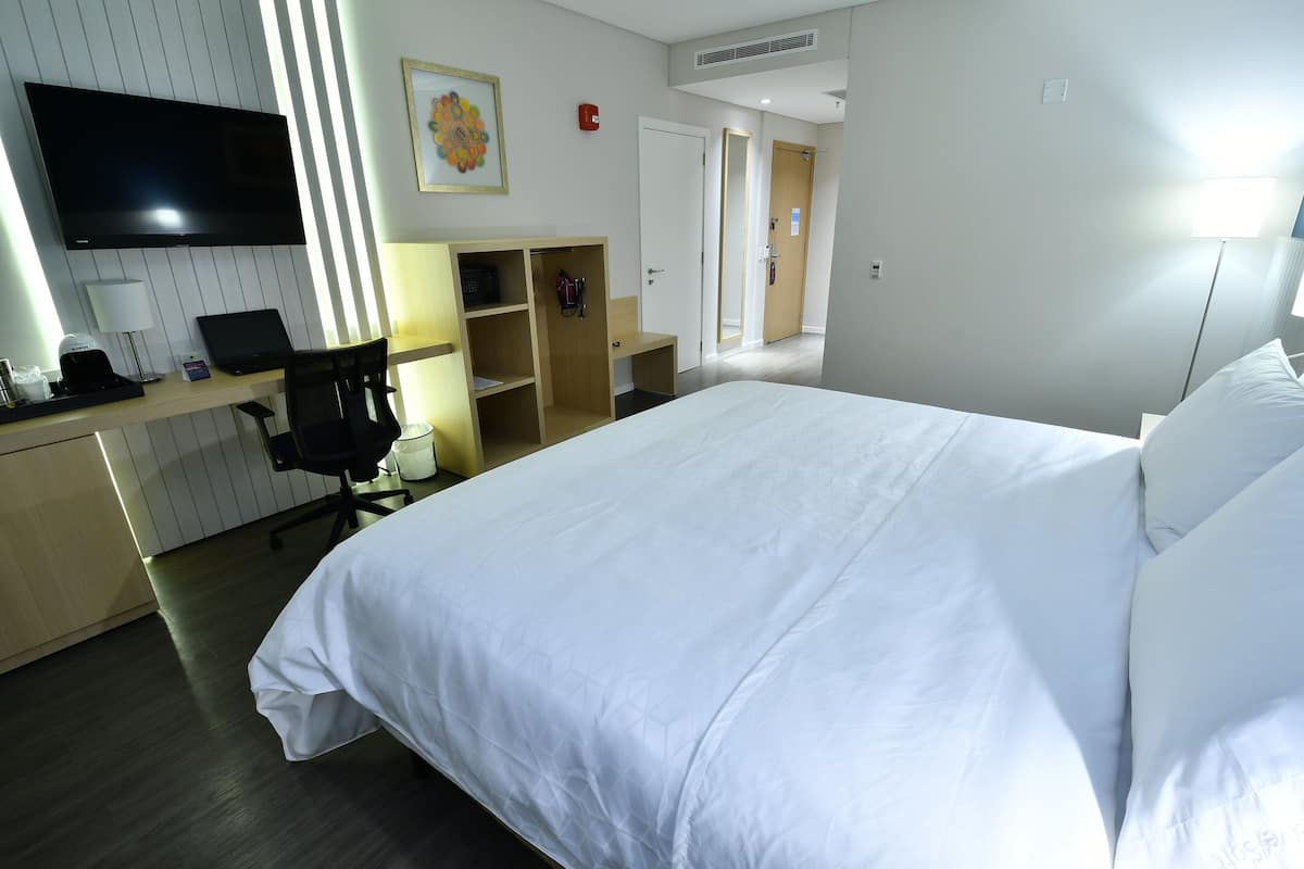 Standard Room, 1 King Bed, Accessible