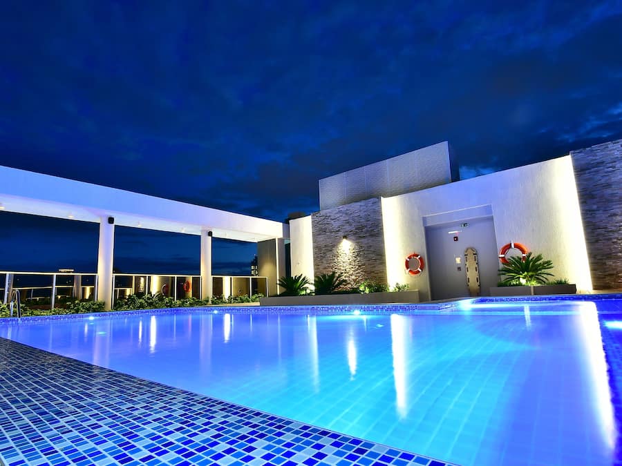 Piscina all'aperto, con ingresso dalle 10:00 alle 21:00, lettini