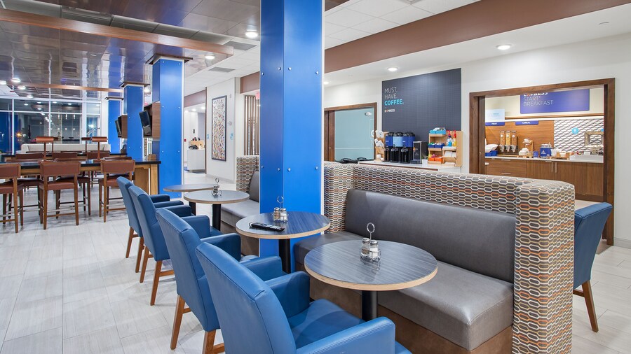 Holiday Inn Express & Suites Lexington W - Versailles by IHG