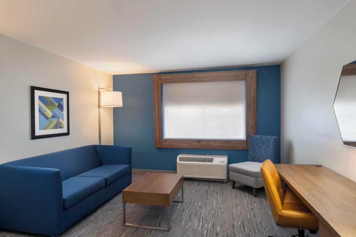 In-room safe, desk, blackout drapes, iron/ironing board