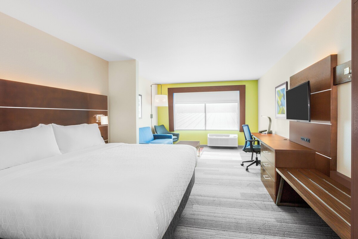 In-room safe, desk, blackout drapes, iron/ironing board