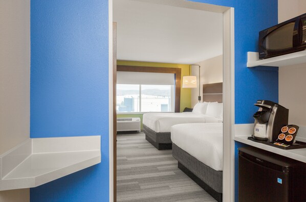 A hotel room with two beds, a microwave, a coffee machine, and a view of the city. - Holiday Inn Express and Suites Union Gap- Yakima Area by IHG (Yakima)