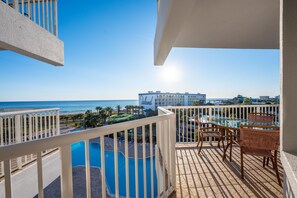 Outdoor dining - Destin West 512 * Beach Chair Set Included (Fort Walton Beach)