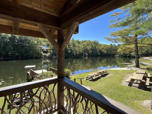 5 acres 4 bedroom cabin close to everything with fire pit, swimming fishing lake