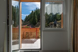 Luxury House | Garden view
