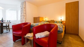 Luxury House | 7 bedrooms, down comforters, desk, blackout drapes - Ferienhaus Piccolo, Saas-Grund (Saas Grund)