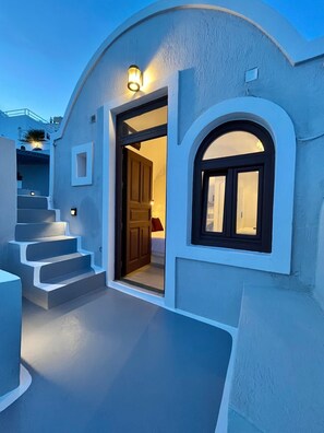 Exterior detail - Location,Location,Location,PRIVATE POOL, CALDERA VIEWS to infinity, daily clean (Imerovigli)