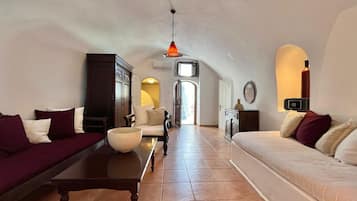 Een televisie, boeken en een stereo