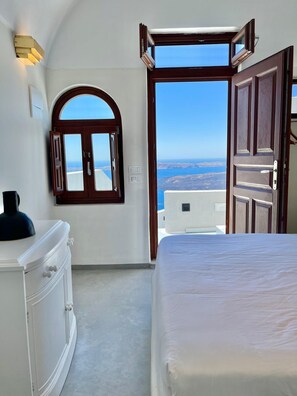 3 bedrooms, in-room safe, iron/ironing board, free WiFi