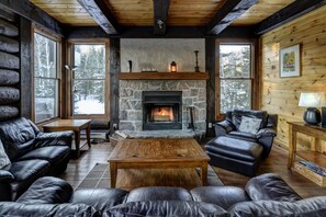 Smart TV, fireplace, video games, DVD player - Chalet Vallée du Nord #045 (Lac-Supérieur)