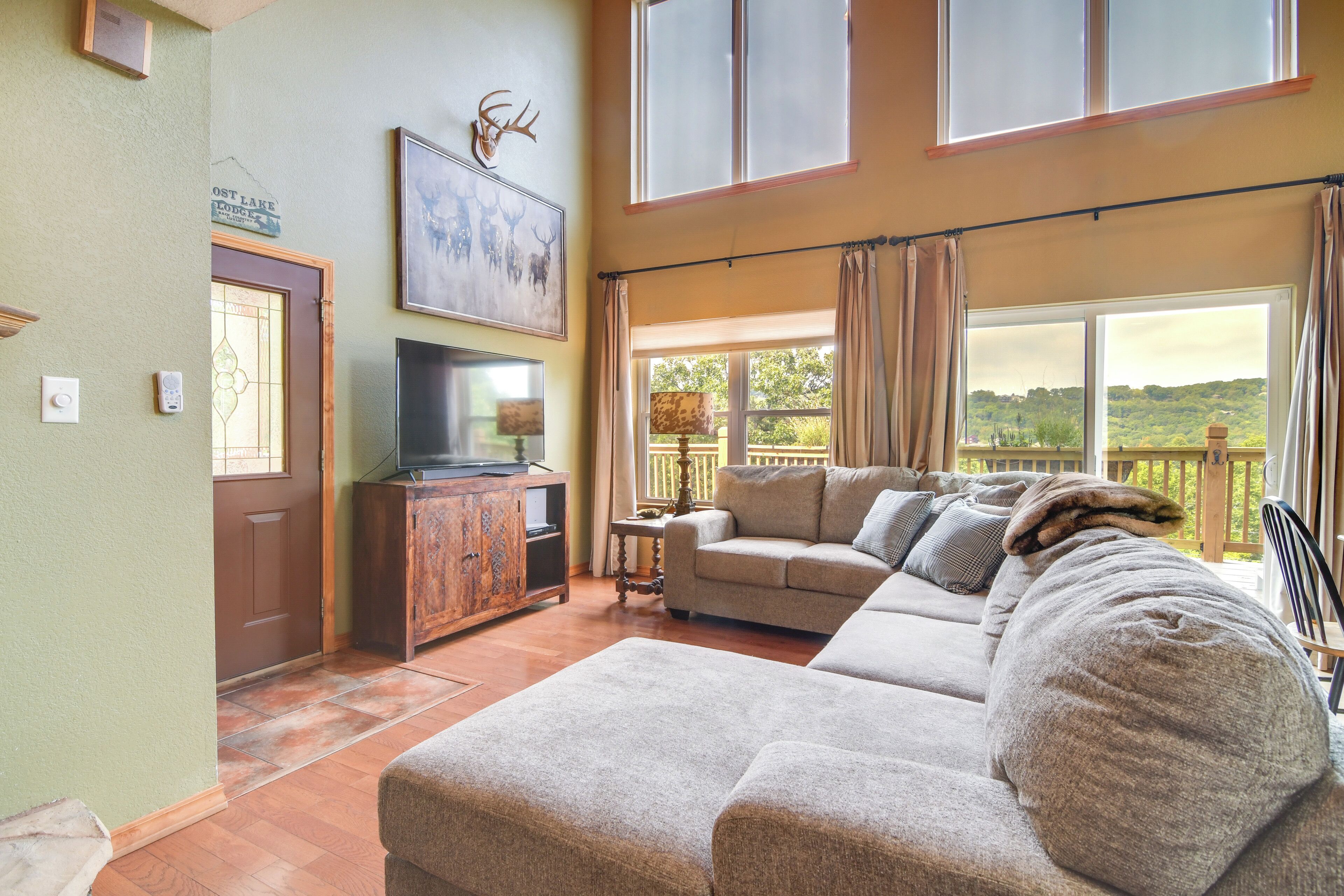 TV, fireplace, DVD player, books