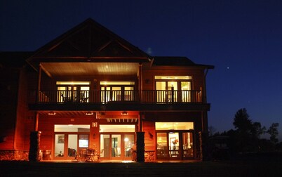 Luxurious Stay Spa Retreat - Private Hot+Cold Tubs, Steam Suite, Spa Services