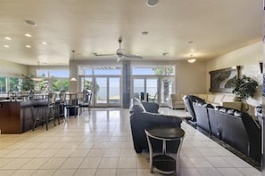 Smart TV, fireplace, music library, stereo