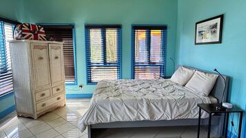 10 slaapkamers, een strijkplank/strijkijzer, gratis wifi, beddengoed