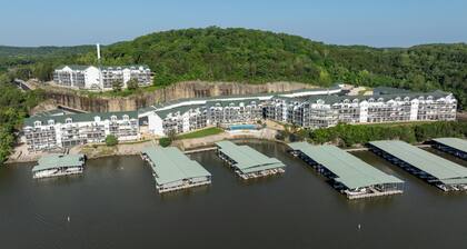 Ylellinen 4 makuuhuoneen, 3 kylpyhuoneen huoneisto veneellä.