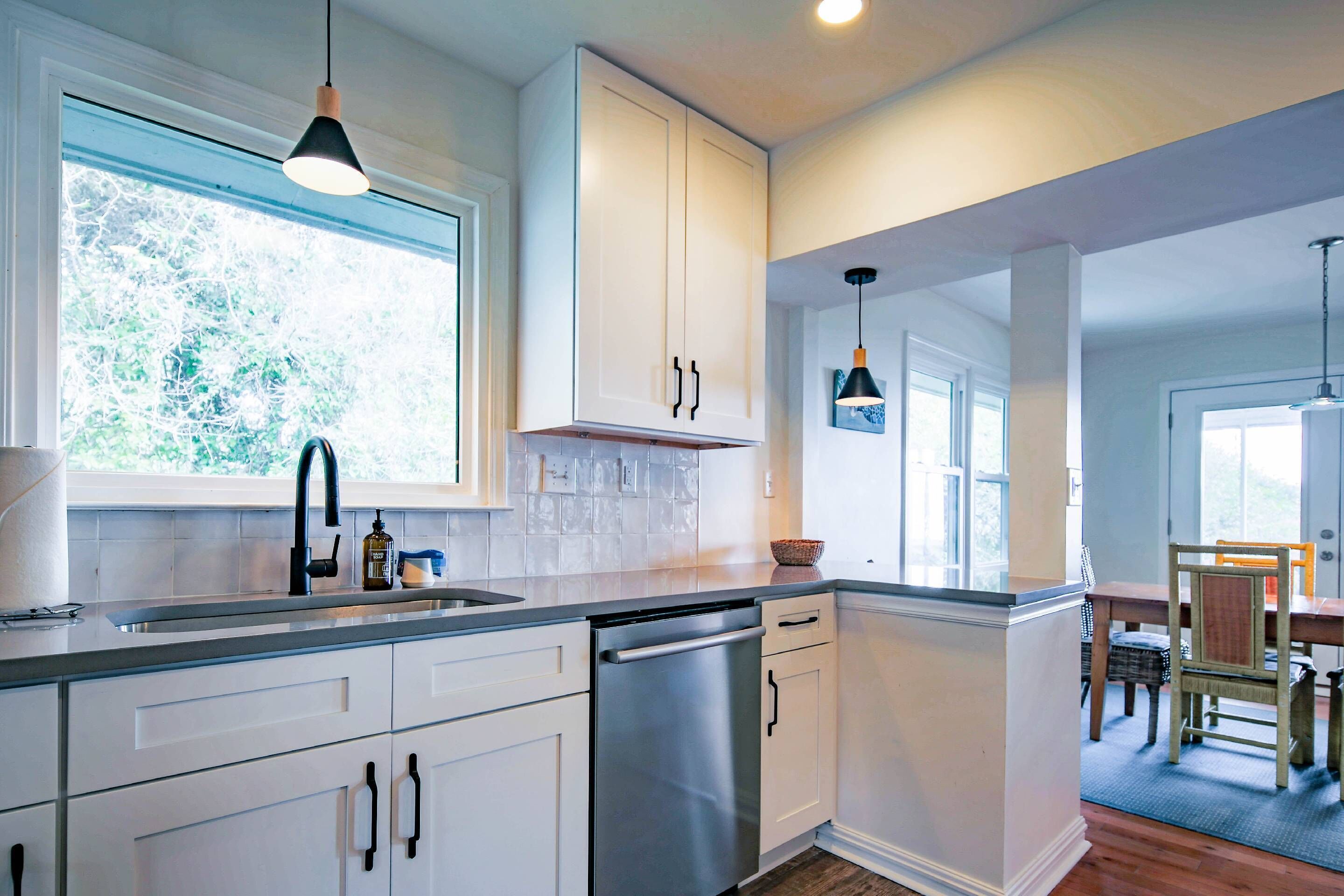 Coffee/tea maker, fridge, microwave, dishwasher